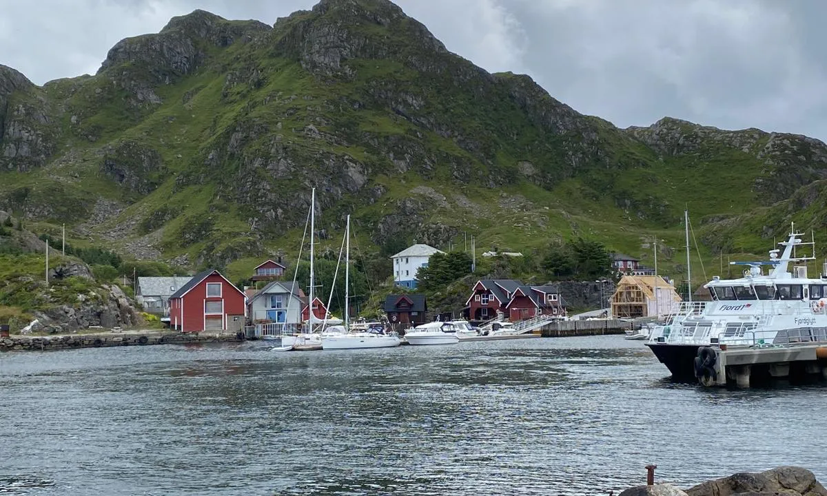 Rognaldsvåg: {"base": "no", "no": "Flytebryggen er n\u00e5 forlenget (15.juli 2021)", "se": "Flytbryggan \u00e4r nu f\u00f6rl\u00e4ngd (15 juli 2021)", "en": "The floating dock is now extended (July 15, 2021)", "da": "Flydebroen er nu forl\u00e6nget (15. juli 2021)"}