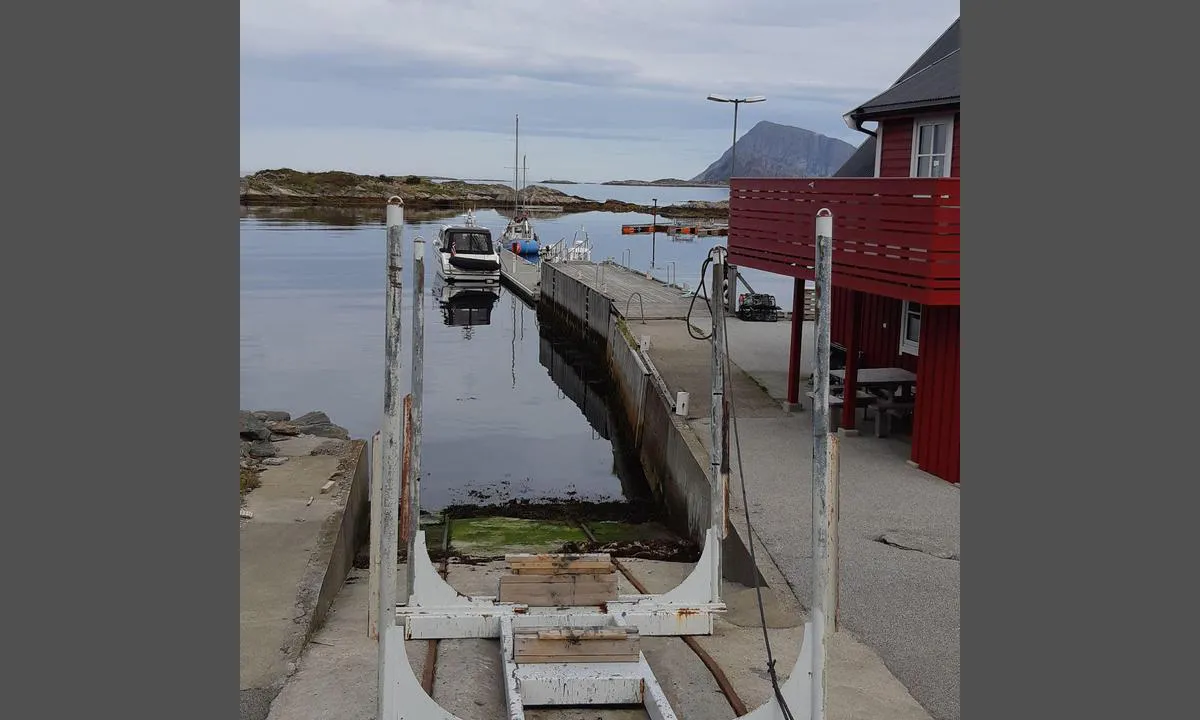 Rognaldsvåg: {"base": "no", "no": "Slippvogn om behovet skulle v\u00e6re der.", "se": "Slipvagn om behovet skulle vara d\u00e4r.", "en": "Slipway trolley if the need should arise.", "da": "Slibevogn hvis behovet skulle v\u00e6re der."}