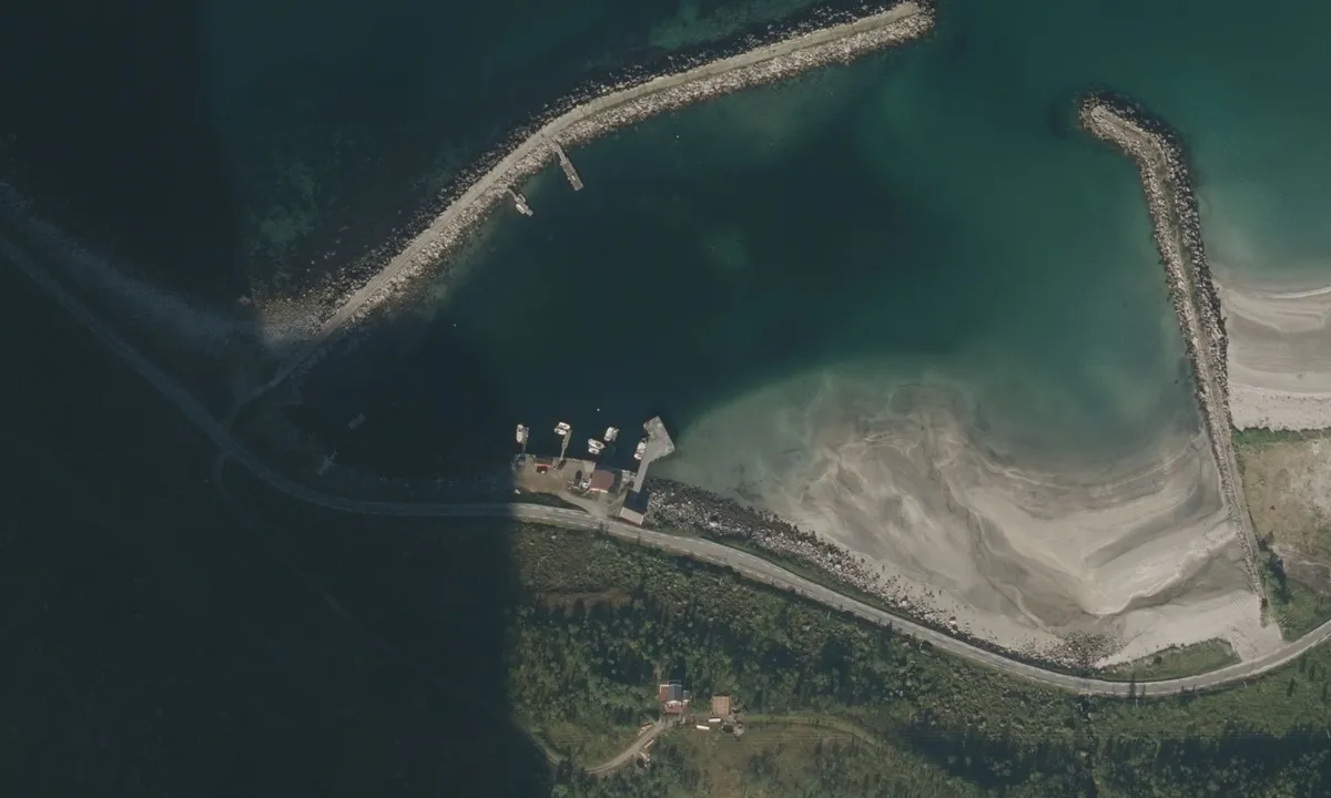 Ersfjord havn: Flyfoto av Rognan
