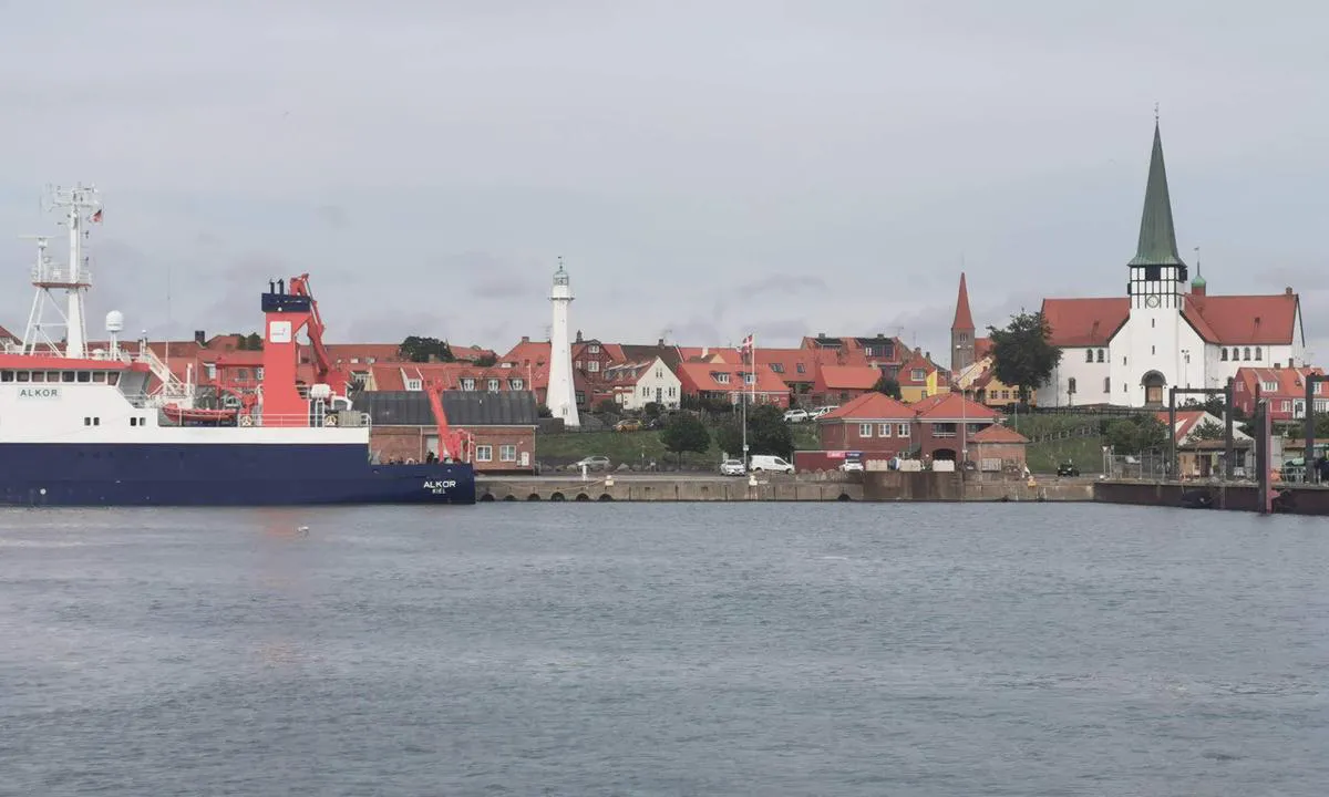 Rønne Lystbådehavn Nørrekås: {"base": "da", "no": "R\u00f8nne Lystb\u00e5thavn N\u00f8rrek\u00e5s", "se": "R\u00f6nne G\u00e4sthamn N\u00f8rrek\u00e5s", "en": "R\u00f8nne Marina N\u00f8rrek\u00e5s", "da": "R\u00f8nne Lystb\u00e5dehavn N\u00f8rrek\u00e5s"}