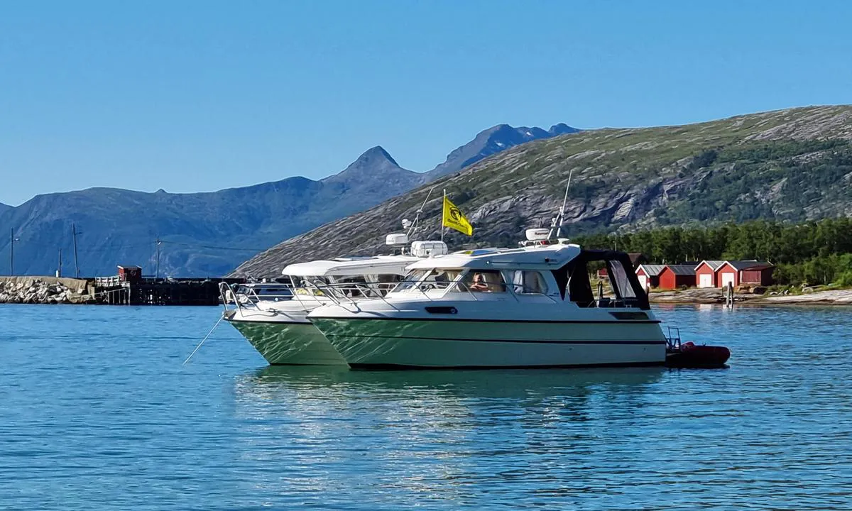 Rørstad: Lå til ankers ved stranda. Ikke veldig langgrunnt, så det var kort vei å ro i land.