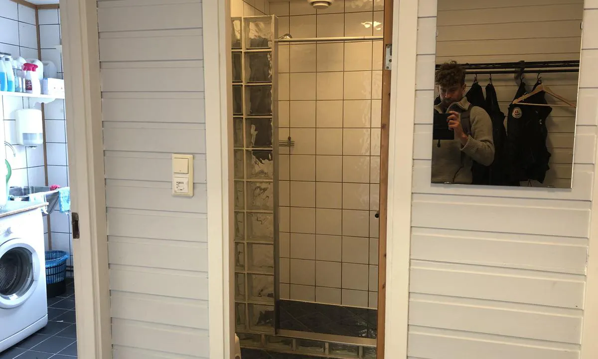 Rørvik Småbåthavn: {"base": "no", "no": "Flere dusjer i gjestehavna", "se": "Flera duschar i g\u00e4sthamnen", "en": "More showers in the guest harbor", "da": "Flere brusere i g\u00e6stehavnen"}