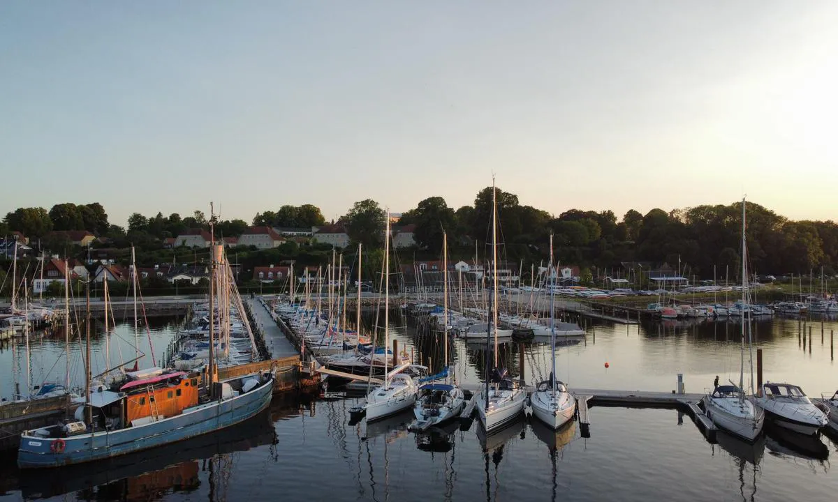{"base": "en", "no": "Roskilde Havn", "se": "Roskilde Hamn", "en": "Roskilde Harbour", "da": "Roskilde Havn"}