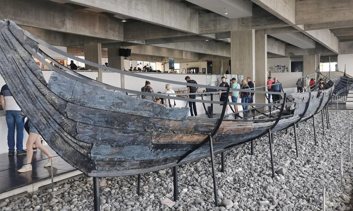Roskilde Harbour: {"base": "de", "no": "Vikingmuseum", "se": "Vikingamuseum", "en": "Viking Museum", "da": "Vikingemuseum", "fr": "Mus\u00e9e des Vikings", "de": "Wikinger Museum", "es": "Museo Vikingo", "it": "Museo dei Vichinghi", "pt": "Museu dos Vikings", "nl": "Vikingermuseum", "pl": "Muzeum Wiking\u00f3w", "uk": "\u0412\u0456\u043a\u0456\u043d\u0433-\u043c\u0443\u0437\u0435\u0439", "ro": "Muzeul Vikingilor", "tr": "Viking M\u00fczesi", "el": "\u039c\u03bf\u03c5\u03c3\u03b5\u03af\u03bf \u03c4\u03c9\u03bd \u0392\u03af\u03ba\u03b9\u03bd\u03b3\u03ba", "cs": "Muzeum Viking\u016f", "hu": "Viking M\u00fazeum", "fi": "Viikinkimuseo", "bg": "\u041c\u0443\u0437\u0435\u0439 \u043d\u0430 \u0432\u0438\u043a\u0438\u043d\u0433\u0438\u0442\u0435", "sr": "\u0412\u0438\u043a\u0438\u043d\u0448\u043a\u0438 \u043c\u0443\u0437\u0435\u0458", "et": "Viikingite muuseum", "lv": "Vikingu muzejs", "lt": "Viking\u0173 Muziejus"}