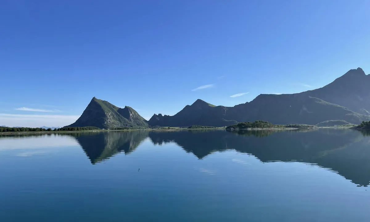 Røssøy Båtforening - Røssøya: {"base": "no", "no": "Fra ankerplass", "se": "Fr\u00e5n ankringsplats", "en": "From the anchorage", "da": "Fra ankerplads"}