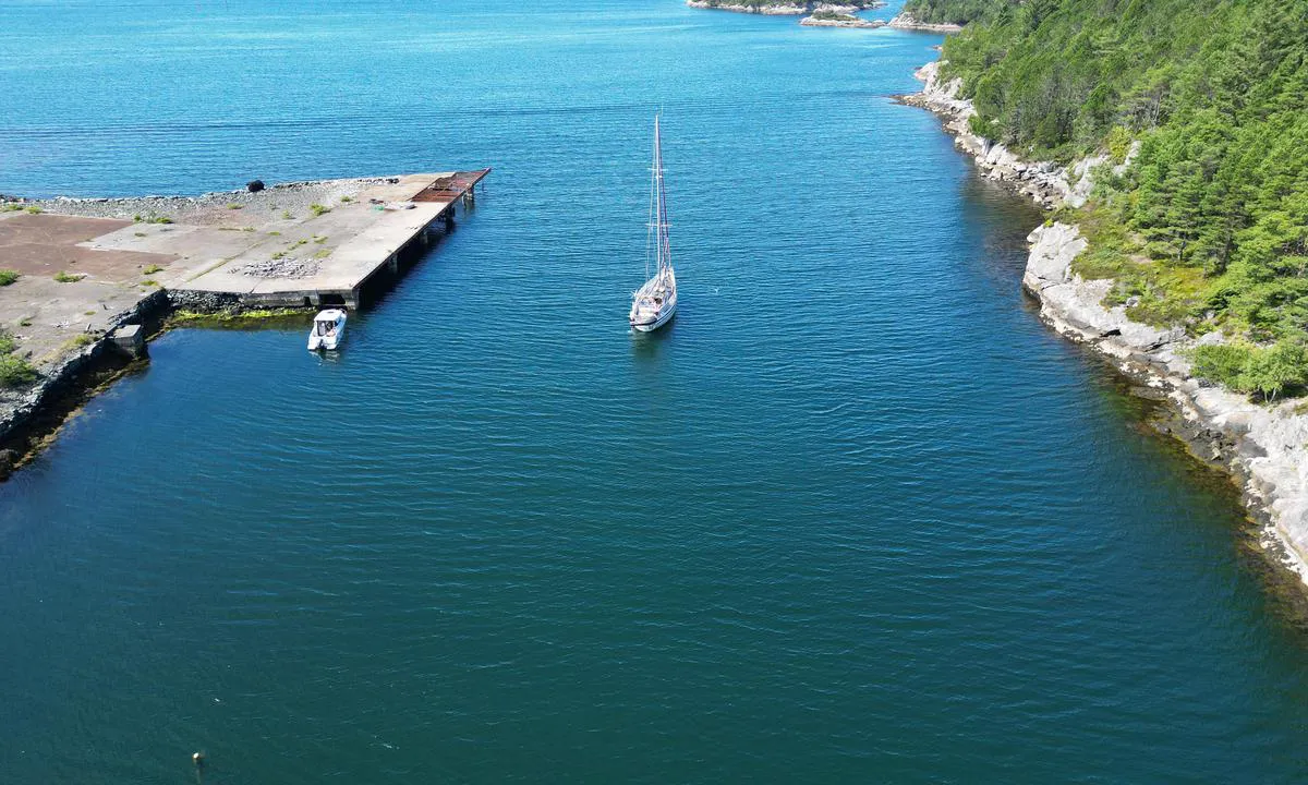 Rotavågen: {"base": "no", "no": "Ankring p\u00e5 ca 13 m", "se": "Ankring p\u00e5 ca 13 m", "en": "Anchoring at approximately 13 m", "da": "Ankring p\u00e5 ca. 13 m"}