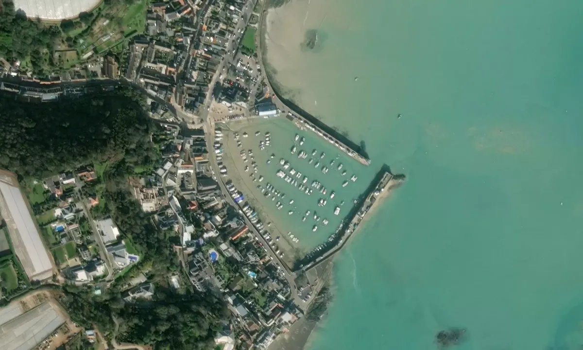 Flyfoto av Royal Channel Islands Yacht Club