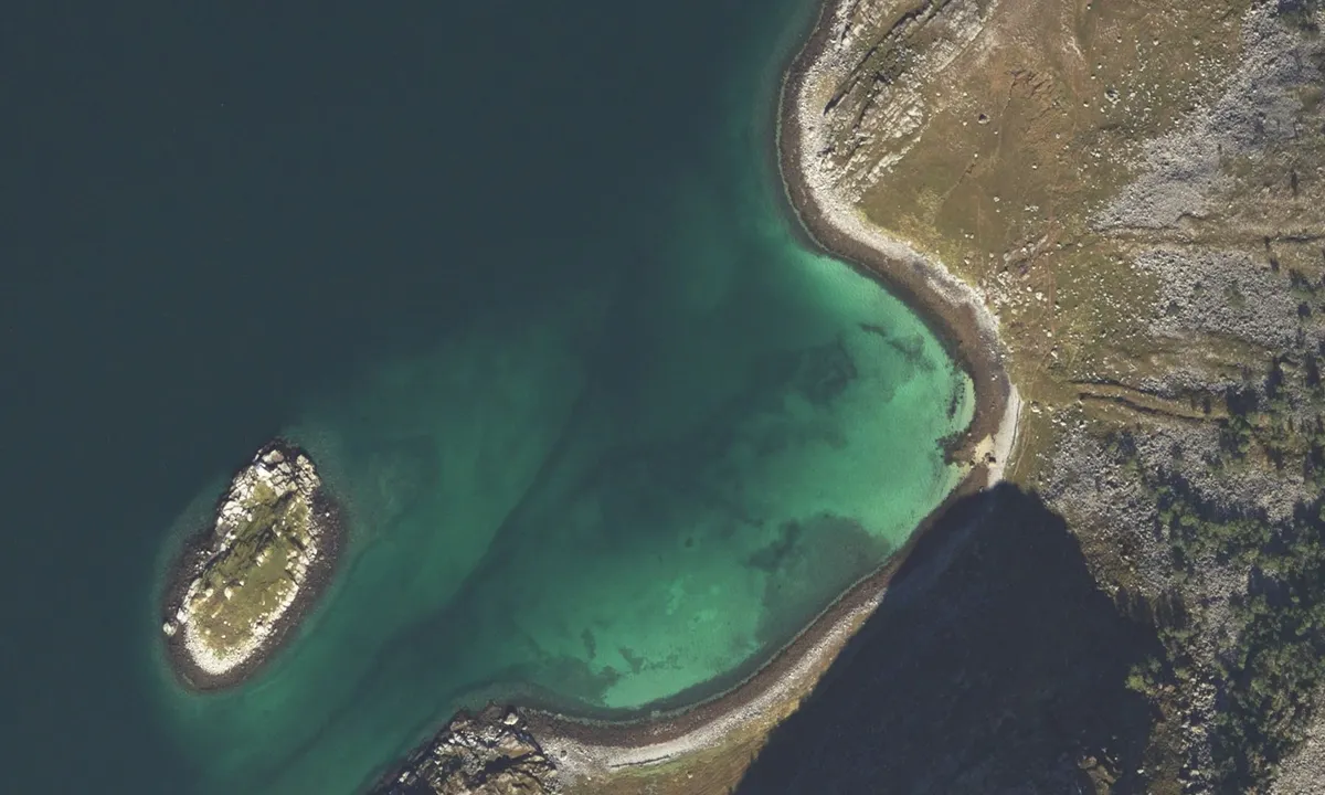 Flyfoto av Røyelbukta
