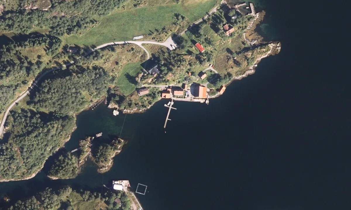 Flyfoto av Rugsund Handelstad