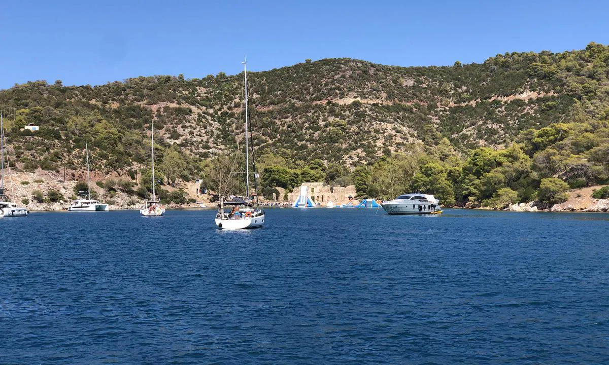 {"base": "en", "no": "I Russian Bay (Poros) finner du et stort omr\u00e5de med vannaktiviteter.", "se": "I Russian Bay (Poros) hittar du ett stort omr\u00e5de med vattensporter.", "en": "In Russian Bay (Poros) you find a large area with water activities.", "da": "I Russian Bay (Poros) finder du et stort omr\u00e5de med vandaktiviteter."}