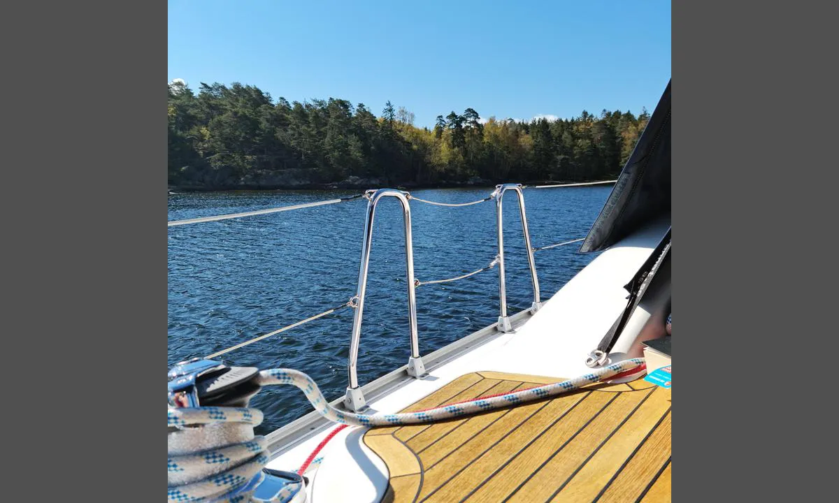 Rysetangbukta NE: {"base": "no", "no": "Single\u00f8ya mot S.\u00d8", "se": "Single\u00f8ya mot S.\u00d6", "en": "Single\u00f8ya towards SE", "da": "Single\u00f8ya mod S.\u00d8", "fr": "\u00cele de Single\u00f8ya en direction du S.E.", "de": "Single\u00f8ya nach S.O.", "es": "Single\u00f8ya hacia SE", "it": "Single\u00f8ya verso S.E.", "pt": "Single\u00f8ya para SE", "nl": "Single\u00f8ya naar Z.O.", "pl": "Single\u00f8ya na SE", "uk": "\u0421\u0456\u043d\u0433\u043b\u0435\u044f \u0434\u043e S.\u00d8", "ro": "Single\u00f8ya spre S.E.", "tr": "Single\u00f8ya G.D.'ye do\u011fru", "el": "Single\u00f8ya \u03c0\u03c1\u03bf\u03c2 \u039d\u0391", "cs": "Single\u00f8ya sm\u011brem na JJV", "hu": "Single\u00f8ya d\u00e9lkelet fel\u00e9", "fi": "Single\u00f8ya kyseess\u00e4 S.E", "bg": "\u0421\u0438\u043d\u0433\u043b\u043e\u0435\u044f \u043a\u044a\u043c \u0421.\u0418.", "sr": "\u041e\u0441\u0442\u0440\u0432\u043e \u0421\u0438\u043d\u0433\u043b\u0435 \u043f\u0440\u0435\u043c\u0430 \u0408\u0418", "et": "Single\u00f8ya l\u00f5una-kagu suunas", "lv": "Single\u00f8ya pret DA.", "lt": "Single\u00f8ya \u012f P. R. (Pietry\u010dius)"}