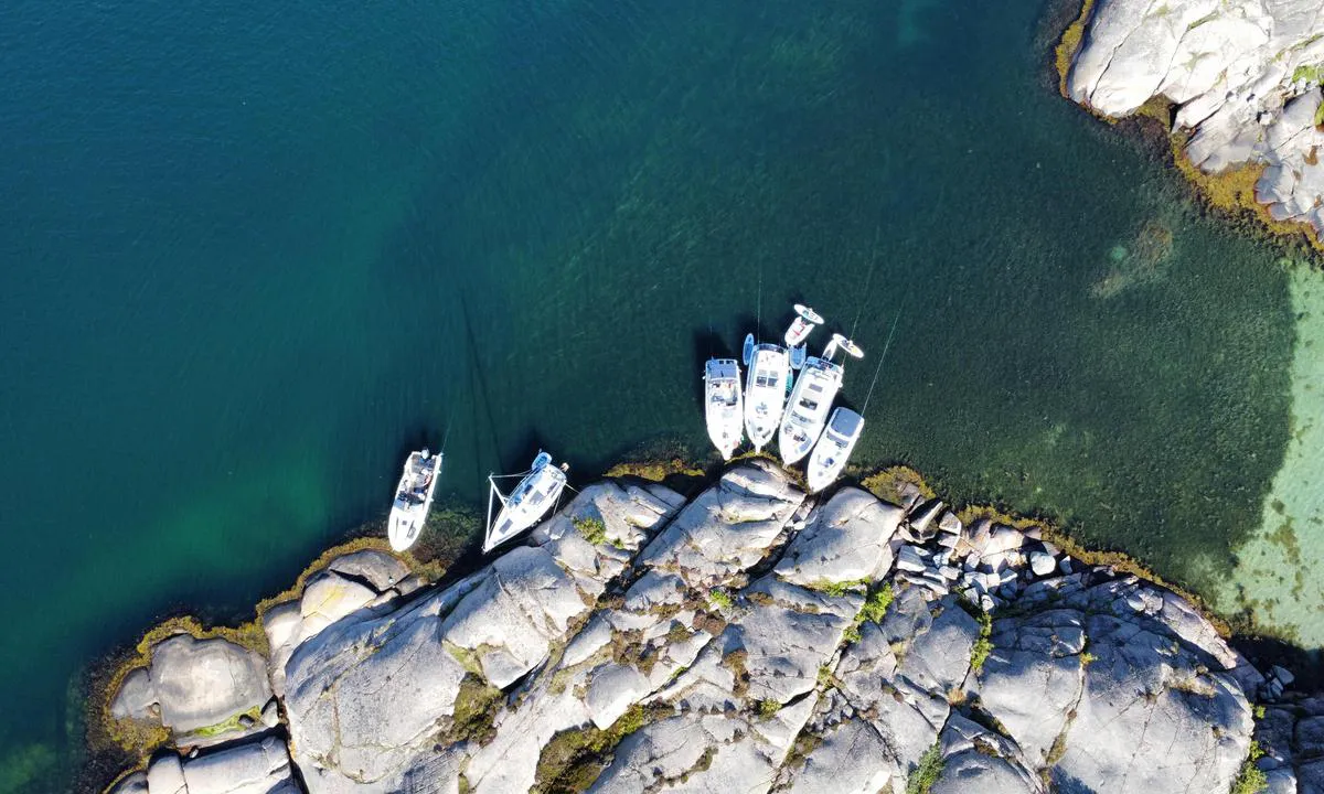 Boats moored towards the north side of Södra Usholmen