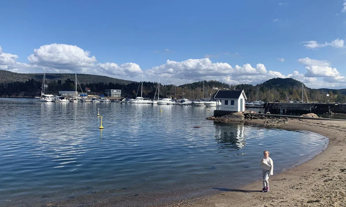 Sætre Båtforening: {"base": "no", "no": "Stranda p\u00e5 S\u00e6tre.", "se": "Stranden p\u00e5 S\u00e6tre.", "en": "The beach at S\u00e6tre.", "da": "Stranden ved S\u00e6tre."}