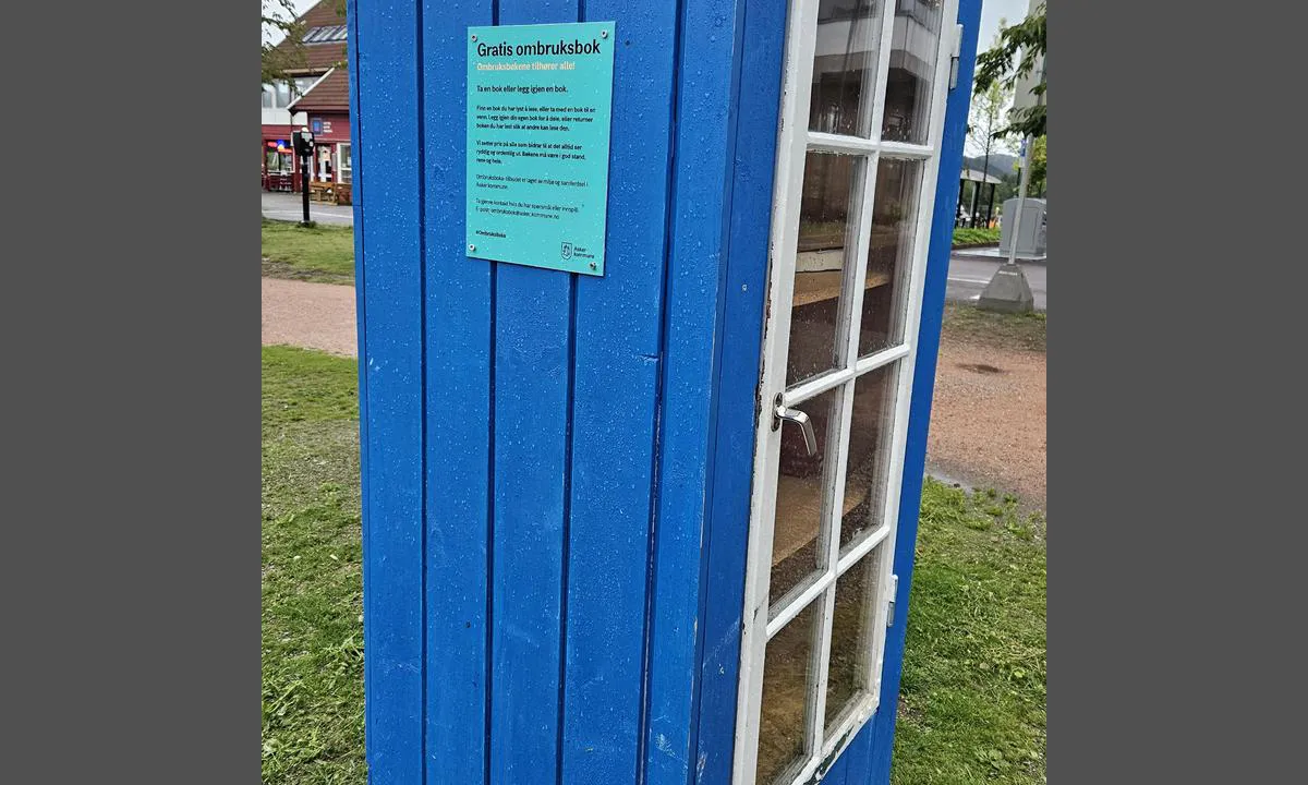Sætre gjestehavn: {"base": "no", "no": "Lite bibliotek. St\u00f8rre bibliotek ved n\u00e6rsenteret.", "se": "Litet bibliotek. St\u00f6rre bibliotek vid n\u00e4rcentret.", "en": "Small library. Larger library near the neighborhood center.", "da": "Lille bibliotek. St\u00f8rre bibliotek ved n\u00e6rsenteret."}