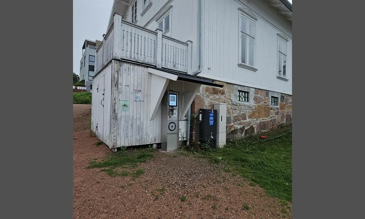 Sætre gjestehavn: {"base": "no", "no": "Betalingsautomat eller GoMarina-appen", "se": "Betalautomat eller GoMarina-appen", "en": "Payment machine or GoMarina app", "da": "Betalingsautomat eller GoMarina-appen"}