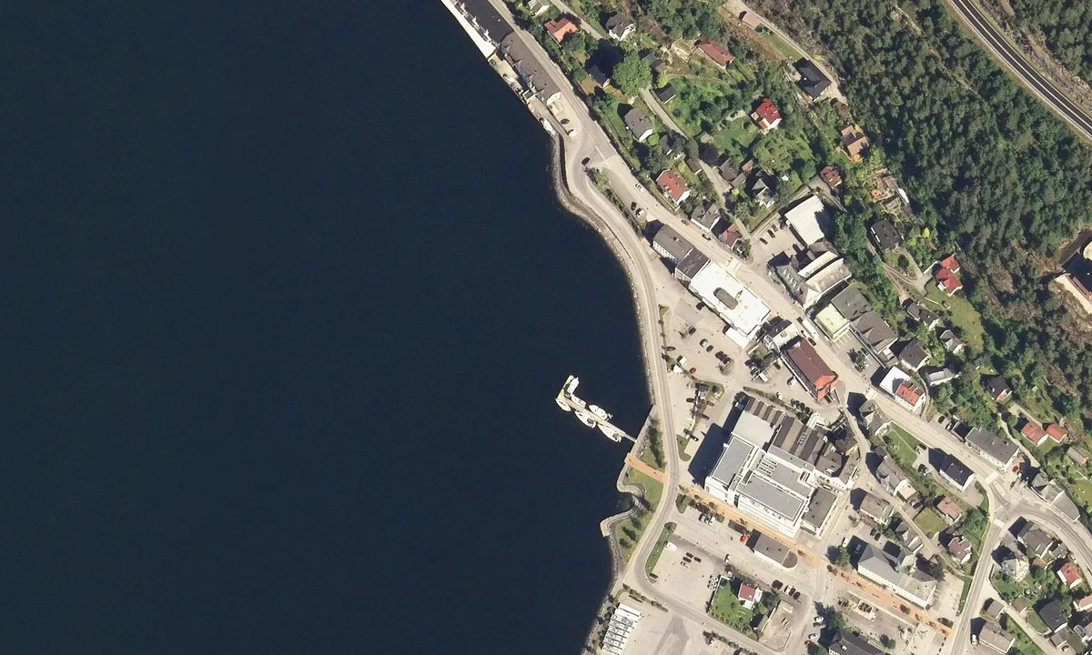 Flyfoto av Sandane Gjestehavn