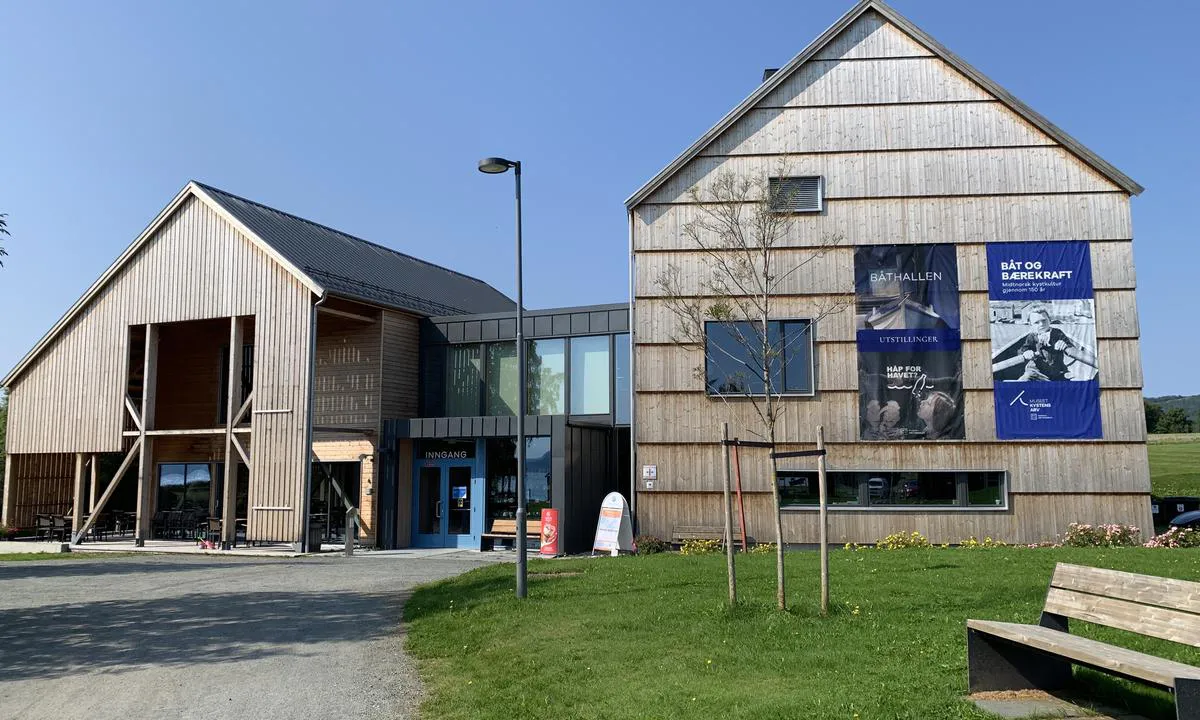 Sandbakken Marina - Stadsbygd: {"base": "no", "no": "Museet Kystens Arv.", "se": "Museet Kustens Arv.", "en": "The Coastal Heritage Museum.", "da": "Museet Kystens Arv."}