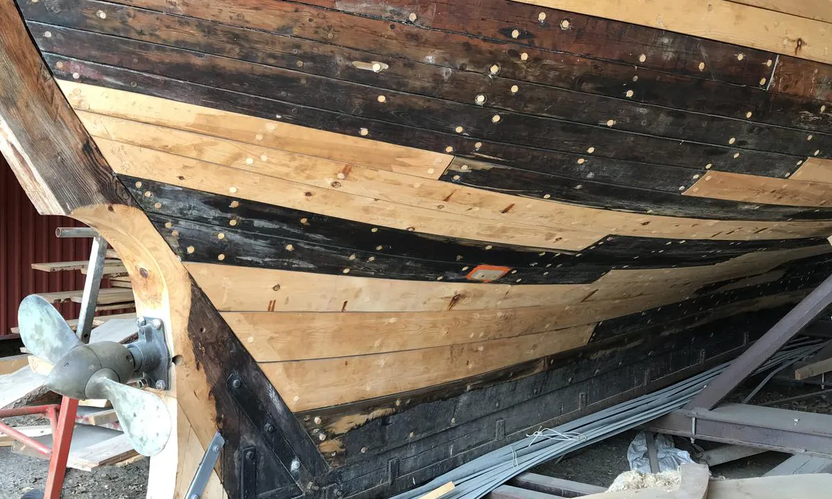 Sandbakken Marina - Stadsbygd: {"base": "no", "no": "B\u00e5tbyggeriet ved Kystens Arv.", "se": "B\u00e5tbyggariet vid Kustens Arv.", "en": "The boatyard at Coastal Heritage.", "da": "B\u00e5dbyggeriet ved Kystens Arv."}
