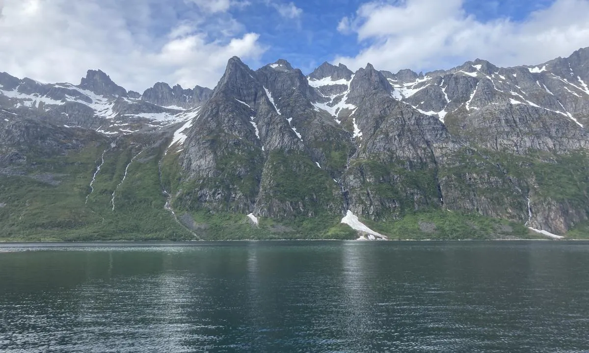 Sandholmen: {"base": "no", "no": "Utsikt mot nord.", "se": "Utsikt mot norr.", "en": "View to the north.", "da": "Udsigt mod nord."}