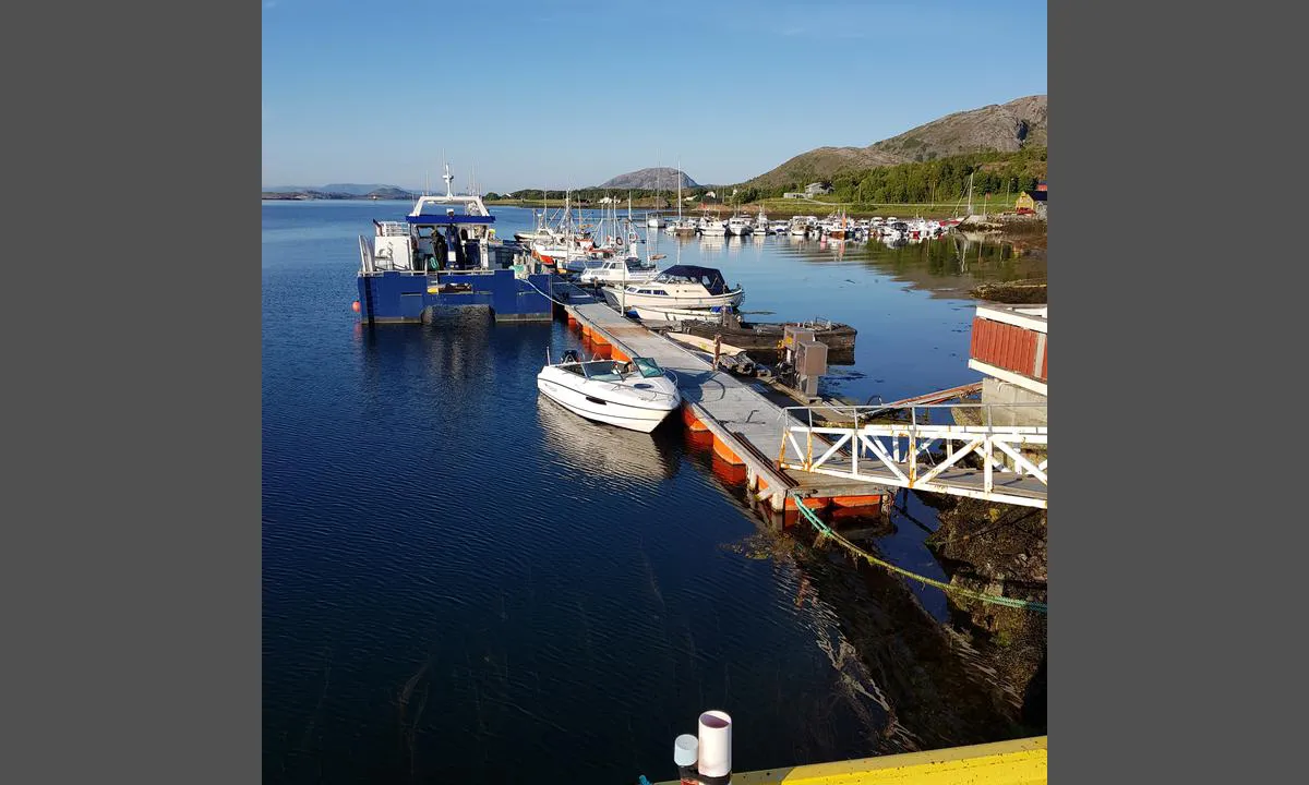 Sandnes: {"base": "no", "no": "Bensin og dieselpumpe med kortbetaling. Ligger ved coop .", "se": "Bensin- och dieselpump med kortbetalning. Ligger vid Coop.", "en": "Petrol and diesel pump with card payment. Located by the Coop.", "da": "Benzin- og dieselpumpe med betalingskort. Ligger ved coop."}