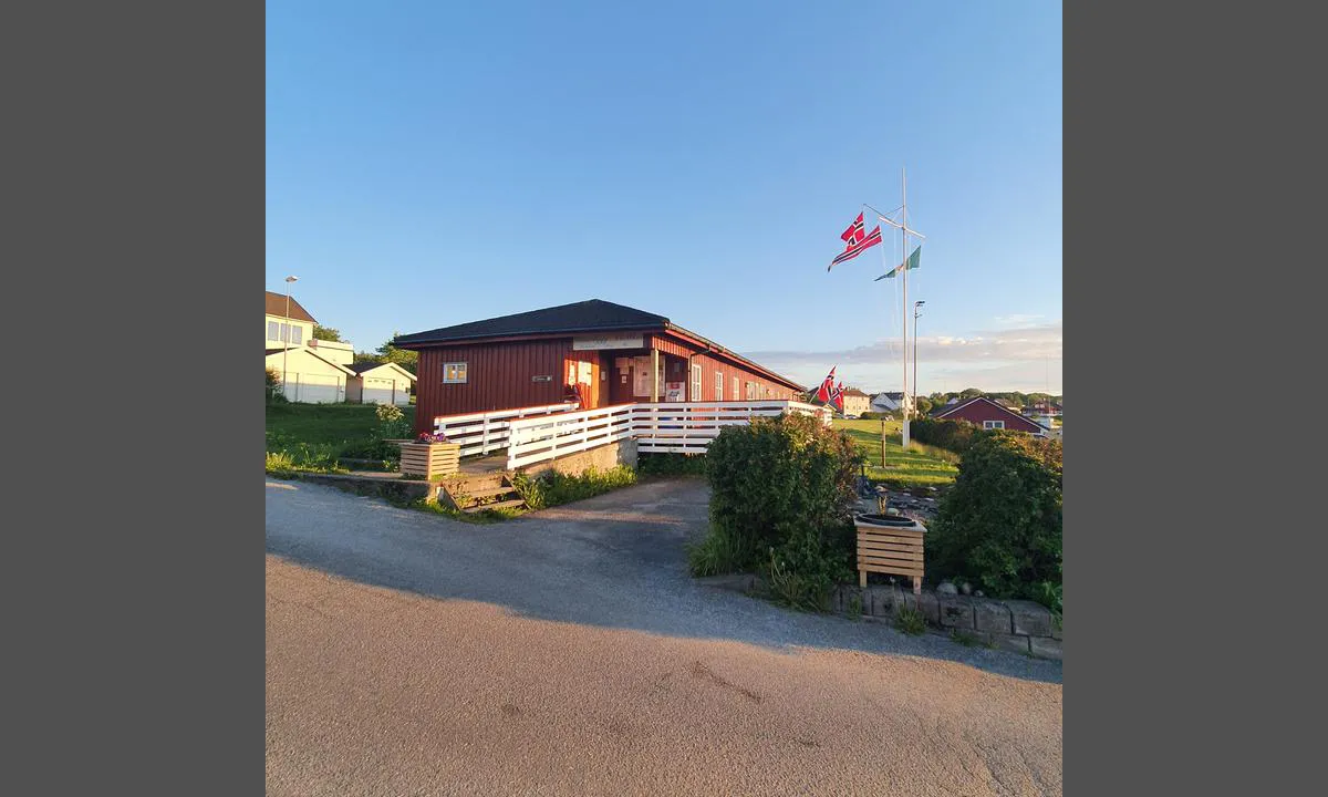 Sandnessjøen Båtforening: {"base": "no", "no": "Klubbhus med alle fasiliteter.", "se": "Klubbhus med alla faciliteter.", "en": "Clubhouse with all facilities.", "da": "Klubhus med alle faciliteter."}