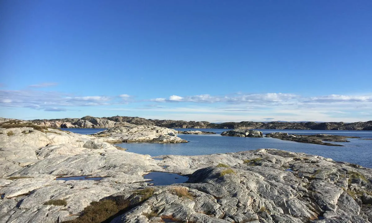 Sandøy - Turøy: {"base": "no", "no": "Fra vest mot \u00f8st", "se": "Fr\u00e5n v\u00e4st mot \u00f6st", "en": "From west to east", "da": "Fra vest mod \u00f8st"}