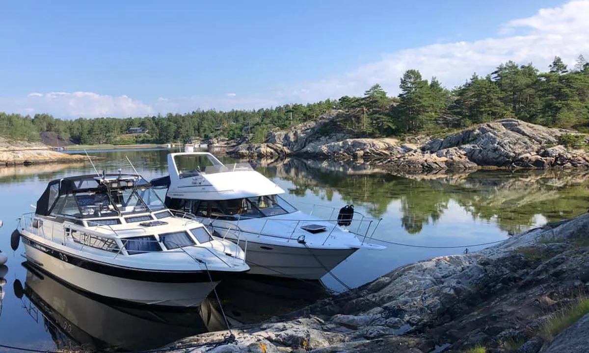 Daumannsbukta: Innenfor kaiene i Såsteinsundet er det også mulig å fortøye med dregg mot land.