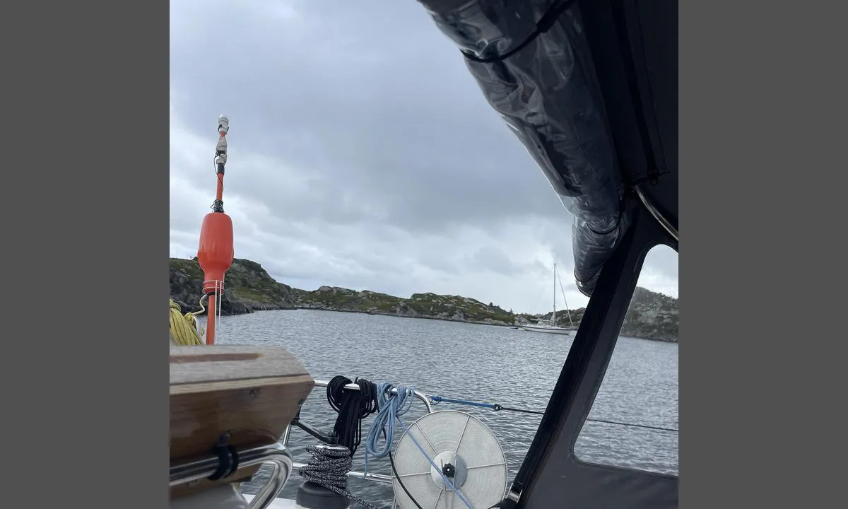 Sauøya - Kopervik: {"base": "no", "no": "God holdebunn p\u00e5 8-10 meter.", "se": "Godt ankarf\u00e4ste p\u00e5 8-10 meter.", "en": "Good holding ground at 8-10 meters.", "da": "Godt ankerfeste p\u00e5 8-10 meter."}