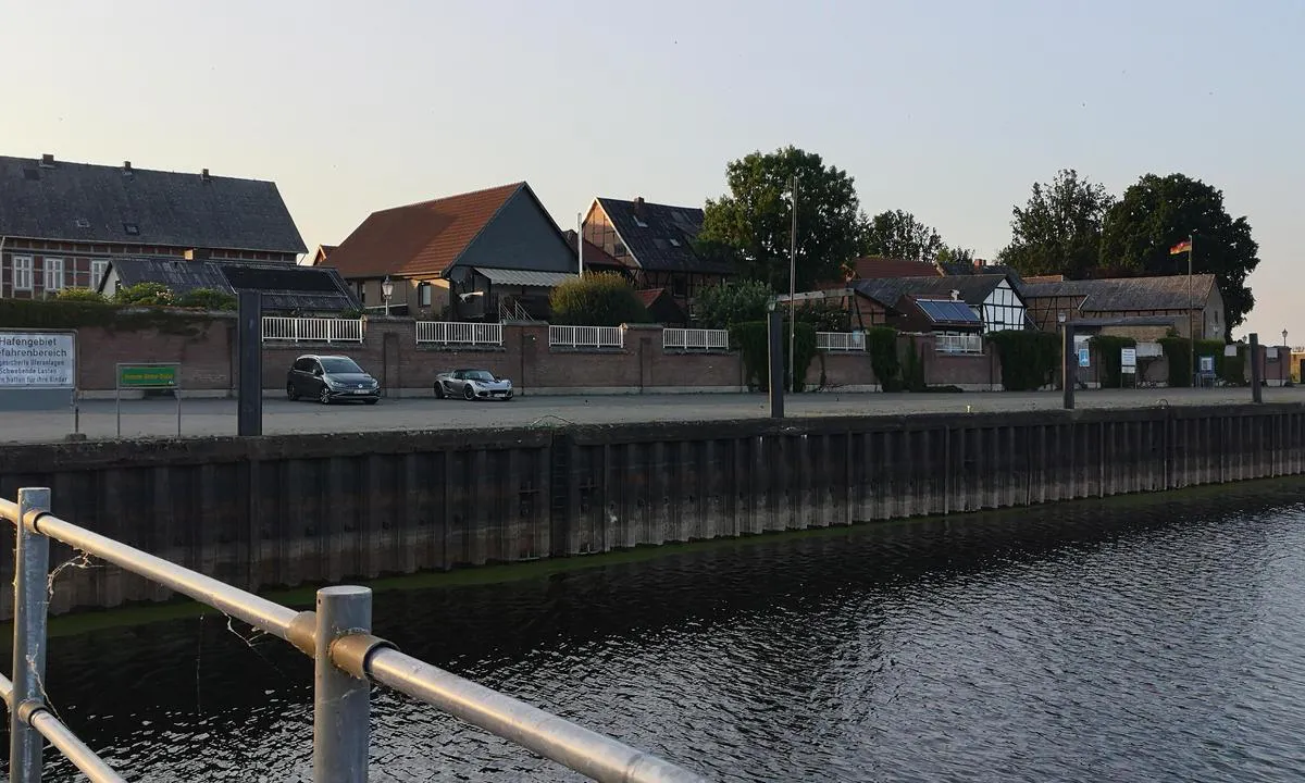 {"base": "de", "no": "Schnackenburg", "se": "Schnackenburg", "en": "Schnackenburg", "da": "Schnackenburg", "fr": "Schnackenburg", "de": "Schnackenburg", "es": "Schnackenburg", "it": "Schnackenburg", "pt": "Schnackenburg", "nl": "Schnackenburg", "pl": "Schnackenburg", "uk": "\u0428\u043d\u0430\u043a\u043a\u0435\u043d\u0431\u0443\u0440\u0433", "ro": "Schnackenburg", "tr": "Schnackenburg", "el": "\u03a3\u03c7\u03bd\u03ac\u03ba\u03b5\u03bd\u03bc\u03c0\u03bf\u03c5\u03c1\u03b3\u03ba", "cs": "Schnackenburg", "hu": "Schnackenburg", "fi": "Schnackenburg", "bg": "\u0428\u043d\u0430\u043a\u0435\u0431\u0443\u0440\u0433", "sr": "\u0428\u043d\u0430\u043a\u0435\u043d\u0431\u0443\u0440\u0433", "et": "Schnackenburg", "lv": "\u0160nakenburga", "lt": "\u0160nakenburgas"}