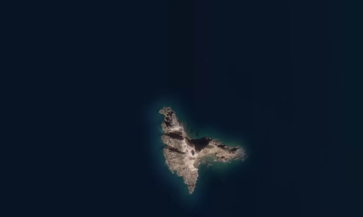 Flyfoto av Scoglio dello Sparviero