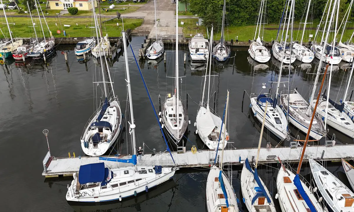 {"base": "de", "no": "Seilforening Travem\u00fcnde", "se": "Seglerf\u00f6rening Travem\u00fcnde", "en": "Sailing Club Travem\u00fcnde", "da": "Sejlerforening Travem\u00fcnde", "fr": "Club de Voile de Travem\u00fcnde", "de": "Seglerverein Travem\u00fcnde", "es": "Club de Navegaci\u00f3n Travem\u00fcnde", "it": "Circolo Velico di Travem\u00fcnde", "pt": "Associa\u00e7\u00e3o de Velejadores de Travem\u00fcnde", "nl": "Zeilvereniging Travem\u00fcnde", "pl": "Klub \u017beglarski Travem\u00fcnde", "uk": "\u042f\u0445\u0442-\u043a\u043b\u0443\u0431 \u0422\u0440\u0430\u0432\u0435\u043c\u044e\u043d\u0434\u0435", "ro": "Clubul de yachting Travem\u00fcnde", "tr": "Travem\u00fcnde Yat Kul\u00fcb\u00fc", "el": "\u0399\u03c3\u03c4\u03b9\u03bf\u03c0\u03bb\u03bf\u03ca\u03ba\u03cc\u03c2 \u038c\u03bc\u03b9\u03bb\u03bf\u03c2 \u03a4\u03c1\u03b1\u03b2\u03ad\u03bc\u03b9\u03bf\u03c5\u03bd\u03c4\u03b5", "cs": "Jachta\u0159sk\u00fd klub Travem\u00fcnde", "hu": "Travem\u00fcnde Vitorl\u00e1s Egyes\u00fclet", "fi": "Travem\u00fcnden purjehdusseura", "bg": "\u042f\u0445\u0442-\u043a\u043b\u0443\u0431 \u0422\u0440\u0430\u0432\u0435\u043c\u044e\u043d\u0434\u0435", "sr": "\u0408\u0435\u0434\u0440\u0438\u043b\u0438\u0447\u0430\u0440\u0441\u043a\u0438 \u043a\u043b\u0443\u0431 Travem\u00fcnde", "et": "Travem\u00fcnde Purjespordiklubi", "lv": "Travemindes bur\u0101t\u0101ju klubs", "lt": "Travem\u00fcnd\u0117s buriuotoj\u0173 klubas"}