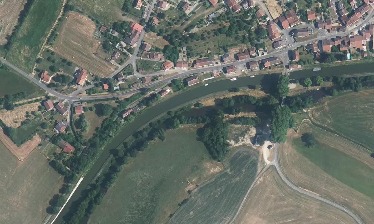 Satelite image of Selles