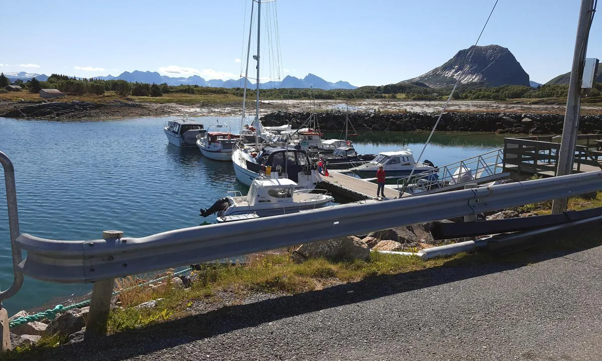 Selsøyvågen - Hestmona: {"base": "no", "no": "Gjestehavn", "se": "G\u00e4sthamn", "en": "Guest Harbour", "da": "G\u00e6stehavn"}