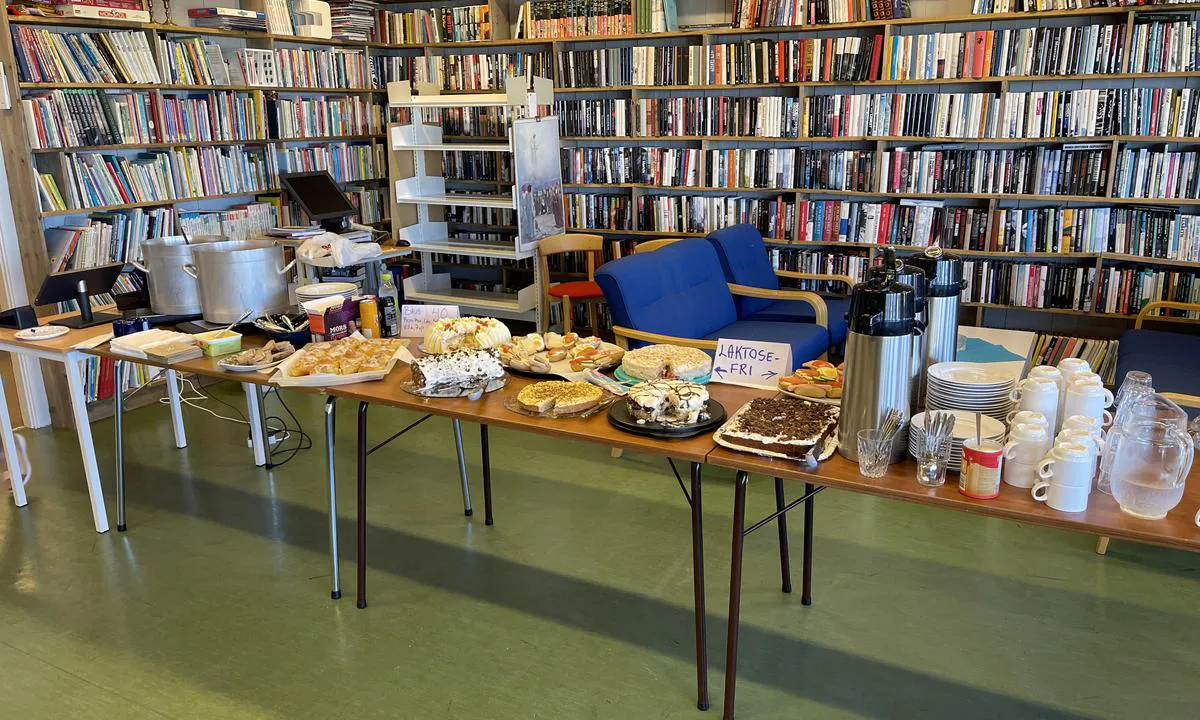 Selvær: Velsmakende lunch og, nydelig kakebord for alle i skolestua onsdag og fredag da vi var der i sommerferien.