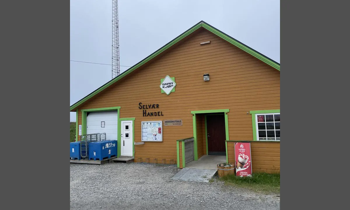 Selvær: {"base": "no", "no": "Landhandel med greie \u00e5pningstider", "se": "Lanthandel med bra \u00f6ppettider", "en": "Country store with convenient opening hours", "da": "Landhandel med gode \u00e5bningstider"}