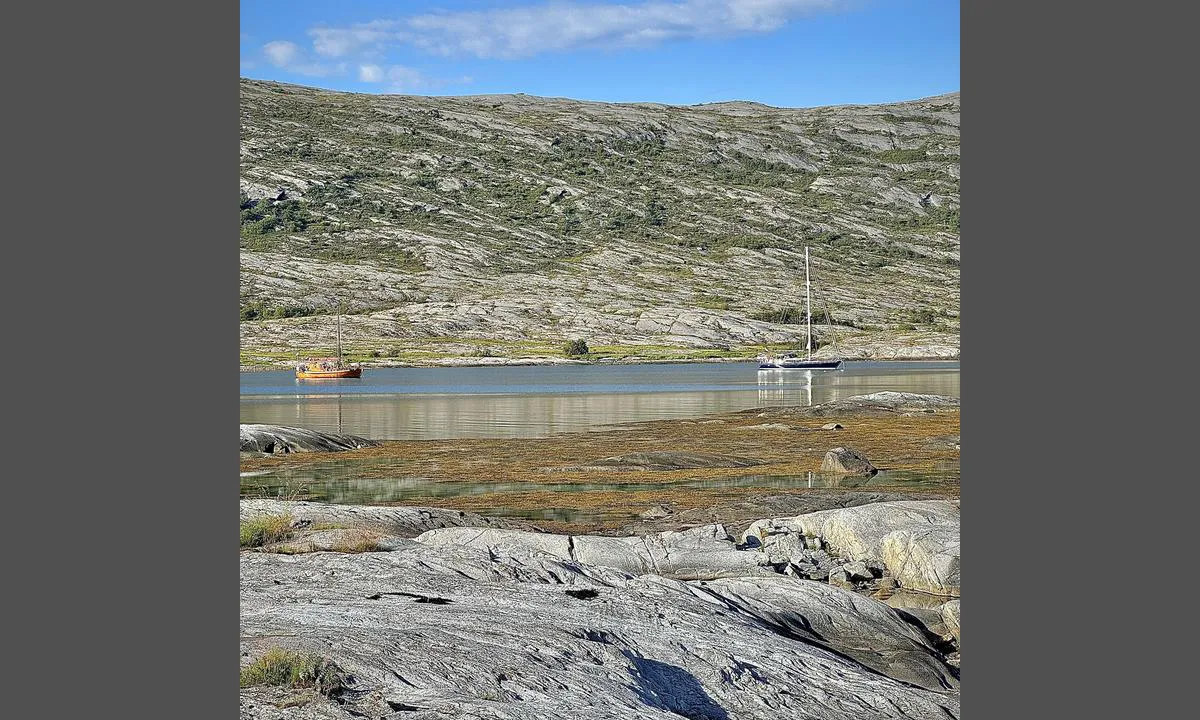 Selvågen: {"base": "en", "no": "&Aring;re dybder er fra 8 til 15 meter ved lavvann.", "se": "Ankringsdjup \u00e4r fr\u00e5n 8 till 15 meter vid l\u00e5gvatten.", "en": "Anchoring depths are from 8 to 15 meters at low tide.", "da": "Ankerdybder er fra 8 til 15 meter ved lavvande."}