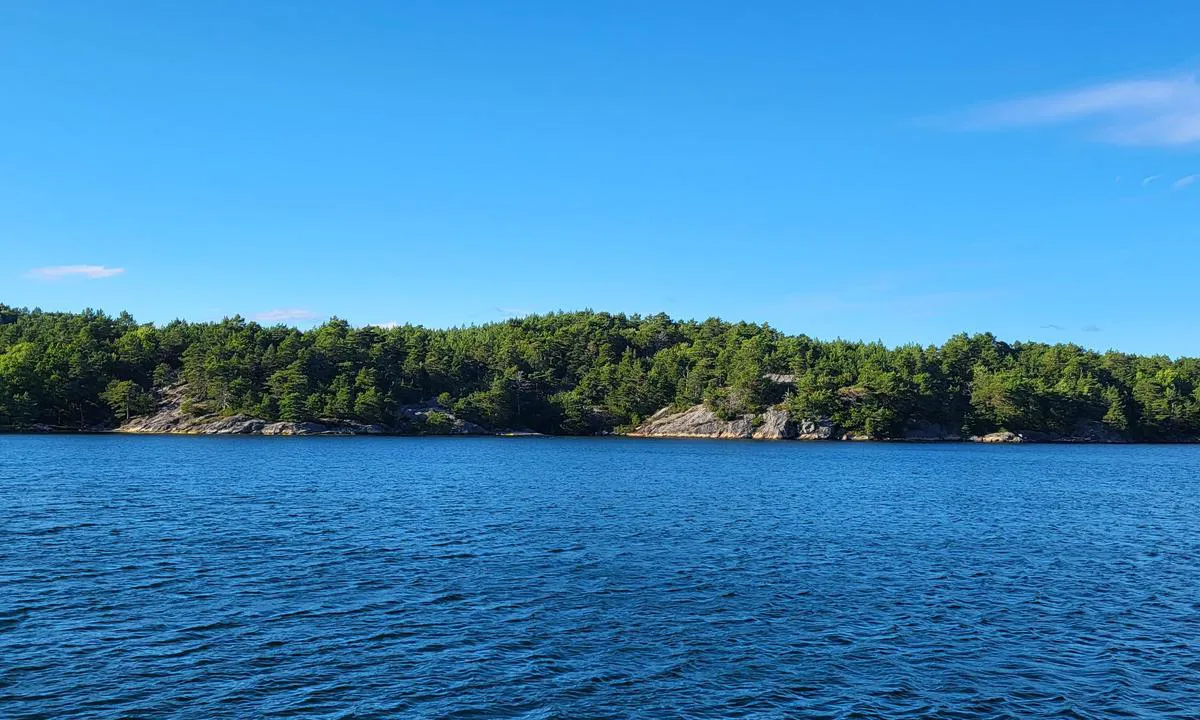 Selvågen - Mandal: {"base": "no", "no": "Romslig med svaiplass.", "se": "Rymligt med sv\u00e4ngutrymme.", "en": "Spacious with swing room.", "da": "Rummelig med svajplads."}