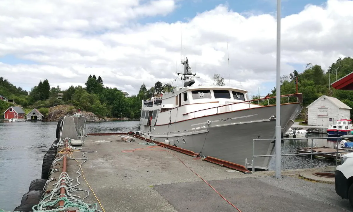 Siggjarvåg: Teknisk drift hos Bømlo kommune ba oss ligge på innsiden av kai da utside var satt av til yrkesbåter.
Dermed begrenset med plass.
Flott tur til Siggjo toppen, ca 2 timer og 45 min tur/retur kai.