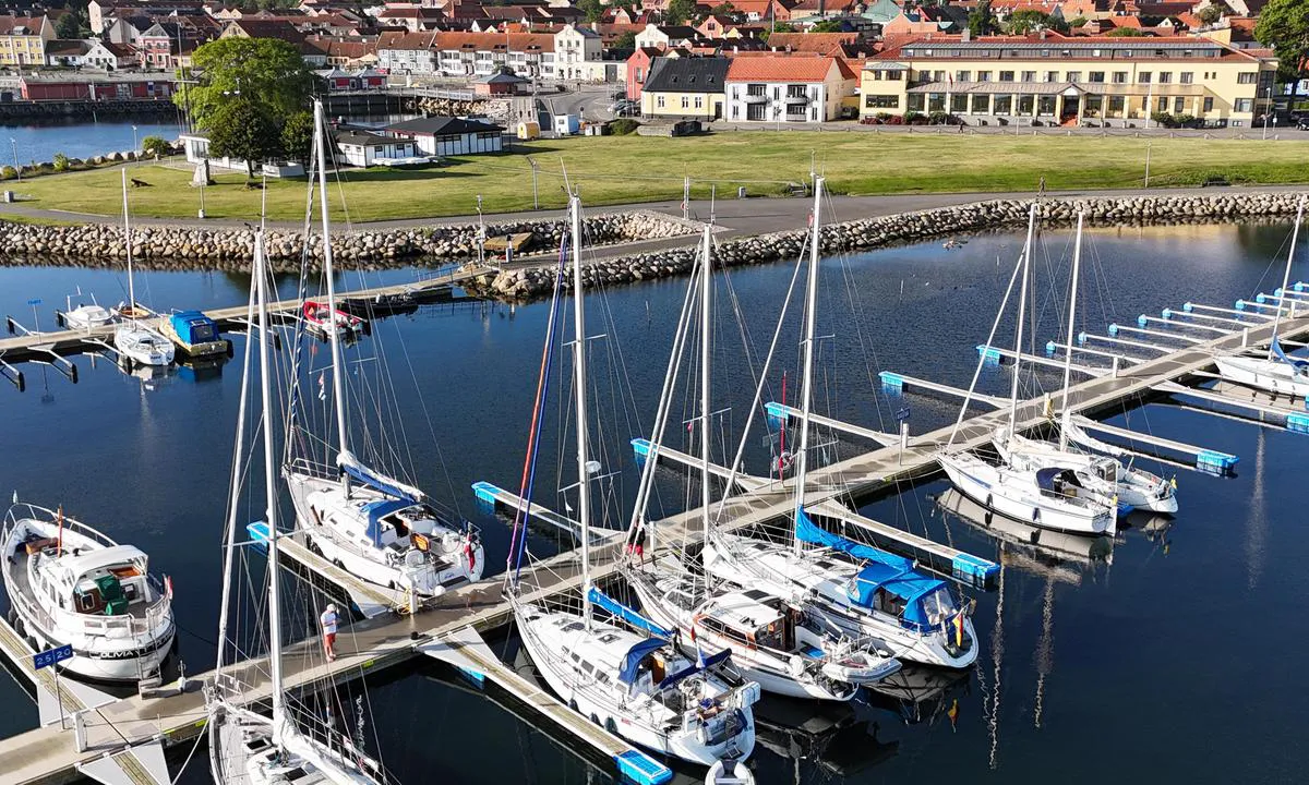 {"base": "se", "no": "Simrishamn", "se": "Simrishamn", "en": "Simrishamn", "da": "Simrishamn"}
