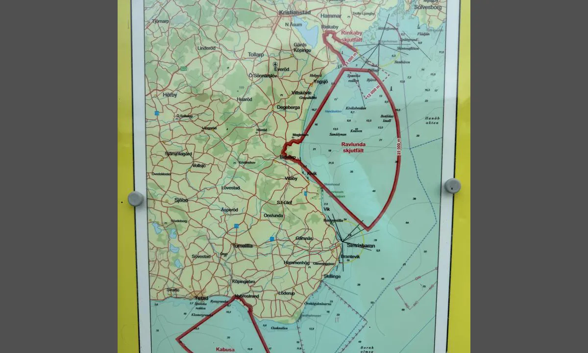 Simrishamn: {"base": "en", "no": "Informasjon om milit\u00e6re soner rundt stedet", "se": "Information om milit\u00e4ra zoner runt platsen", "en": "Information on military zones around the place", "da": "Information om milit\u00e6re zoner omkring stedet"}