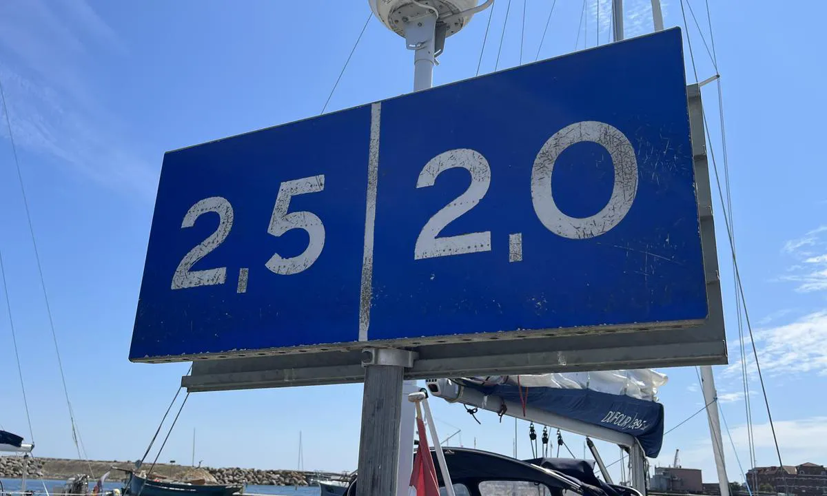 Simrishamn: {"base": "no", "no": "Gjesteplassene er godt merket med dybde. Stort pluss!", "se": "G\u00e4stplatserna \u00e4r v\u00e4l markerade med djup. Stort plus!", "en": "The guest berths are well marked with depth. Big plus!", "da": "G\u00e6stepladserne er godt markeret med dybde. Stort plus!"}
