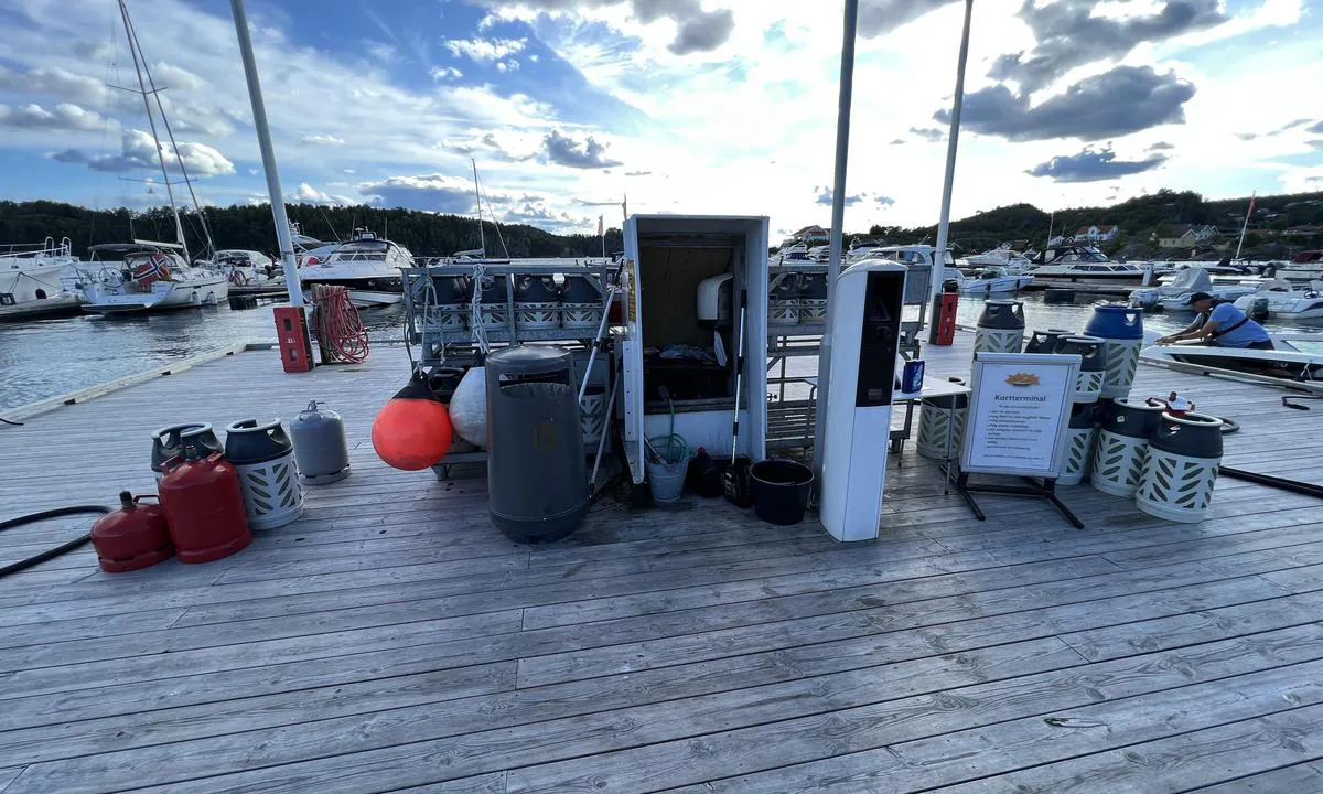 Sjøbua Marina: {"base": "no", "no": "Bytte/salg av gass.", "se": "Byte/f\u00f6rs\u00e4ljning av gas.", "en": "Exchange/sale of gas.", "da": "Bytte/salg af gas."}