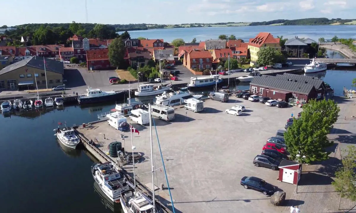 Skælskør Havn: {"base": "da", "no": "Sk\u00e6lsk\u00f8r Havn", "se": "Sk\u00e6lsk\u00f8r Hamn", "en": "Sk\u00e6lsk\u00f8r Harbor", "da": "Sk\u00e6lsk\u00f8r Havn"}