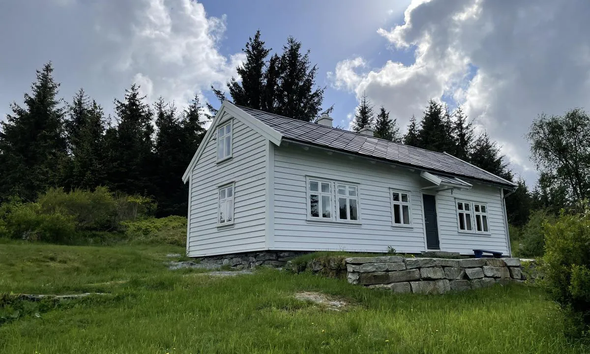 Skageneset: {"base": "no", "no": "Hus som kan leies gjennom BOF (Bergen Omland Friluftsr\u00e5d)", "se": "Hus som kan hyras genom BOF (Bergen Omland Friluftsr\u00e5d)", "en": "Houses that can be rented through BOF (Bergen Surrounding Outdoor Council)", "da": "Huse, som kan lejes gennem BOF (Bergen Omland Friluftsr\u00e5d)"}