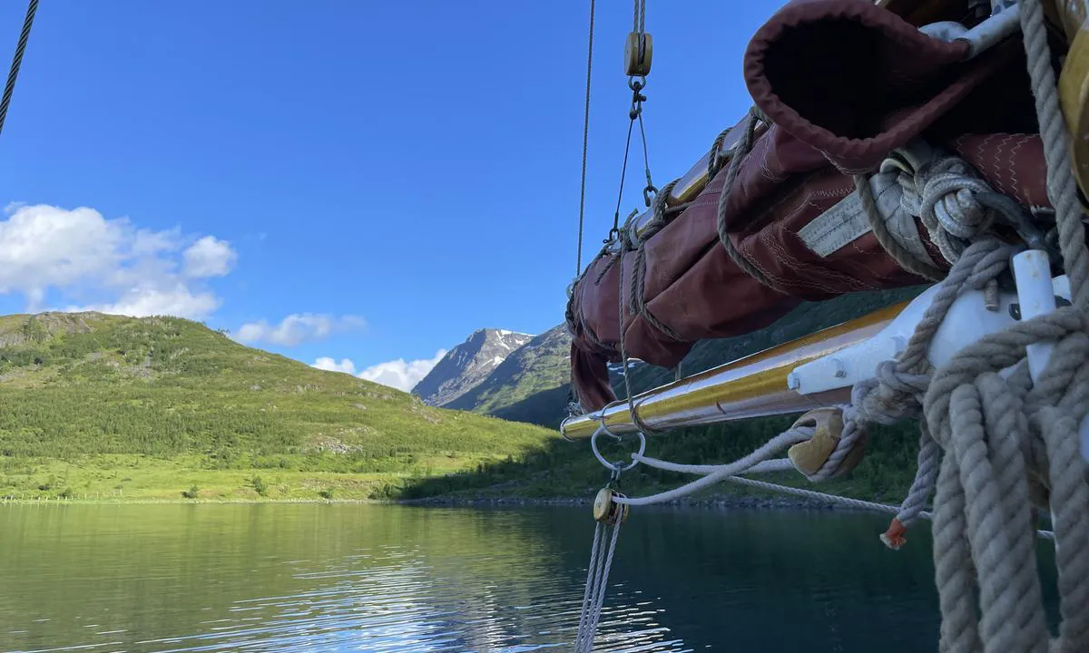 {"base": "no", "no": "Nordover inn i bukta og Skalsaelva", "se": "Norrut in i bukten och Skalsa\u00e4lven", "en": "Northward into the bay and the Skalsa River", "da": "Nordover ind i bugten og Skals\u00e5en"}