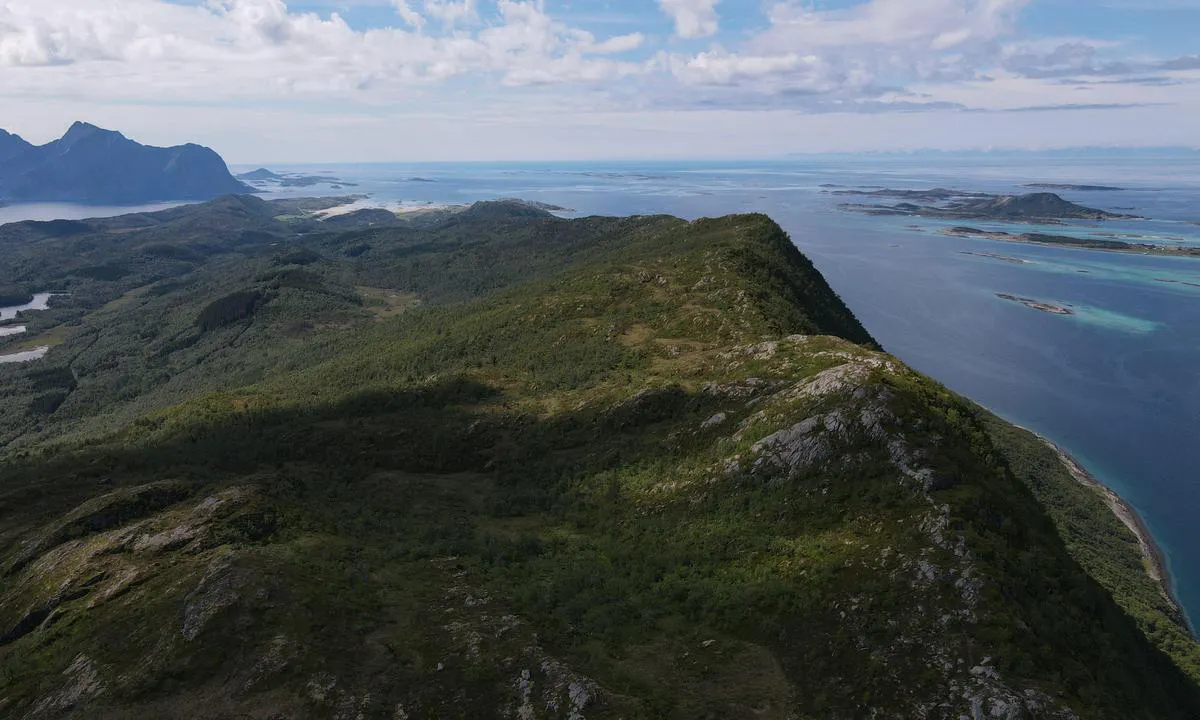 Skånlandsodden: {"base": "no", "no": "Dronningstien f\u00f8l \u00e5sryggen,  Flott utsikt", "se": "Drottningstigen f\u00f6ljer \u00e5sryggen, Fantastisk utsikt", "en": "The Queen's Trail follows the ridge, Beautiful view", "da": "Dronningstien f\u00f8lger h\u00f8jderyggen, Flot udsigt"}