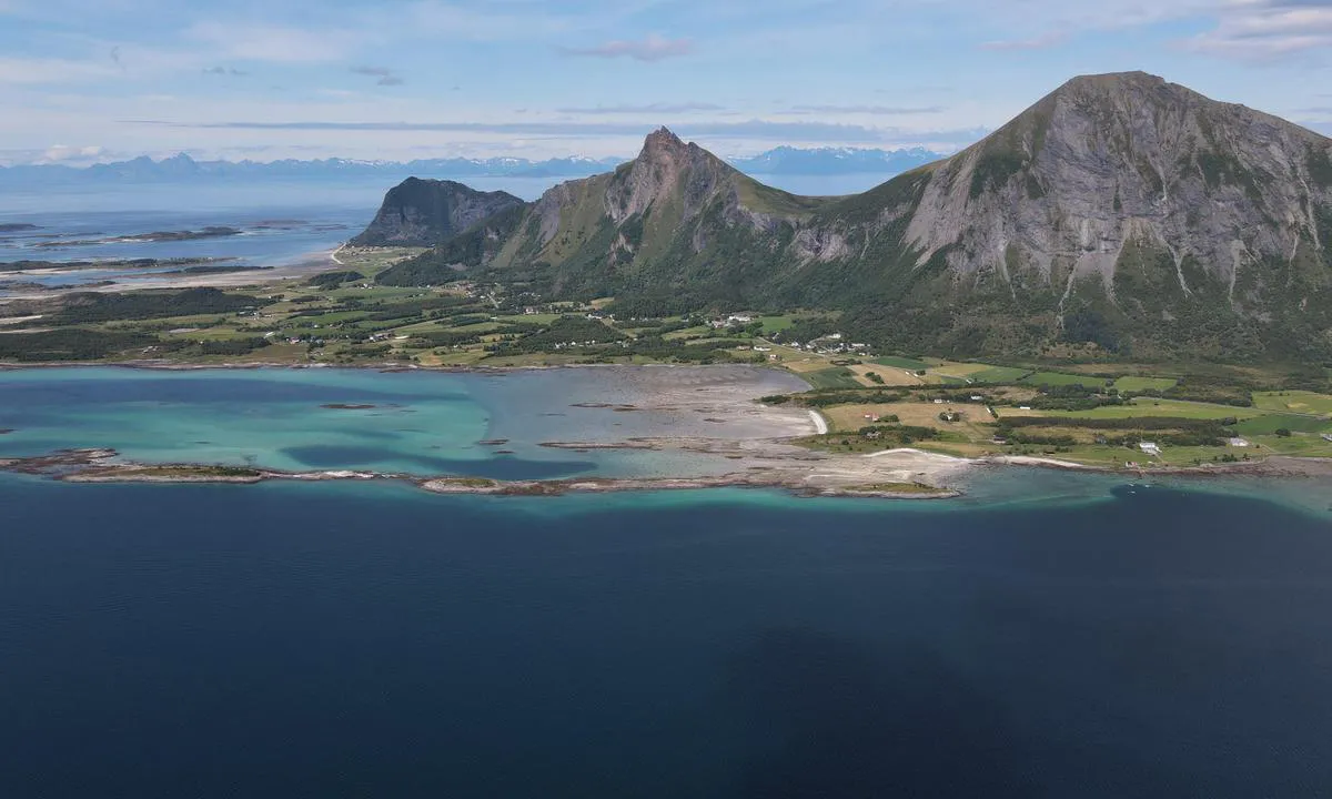 Skånlandsodden: {"base": "no", "no": "Utsikt mot Steigen", "se": "Utsikt mot Steigen", "en": "View towards Steigen", "da": "Udsigt mod Steigen"}