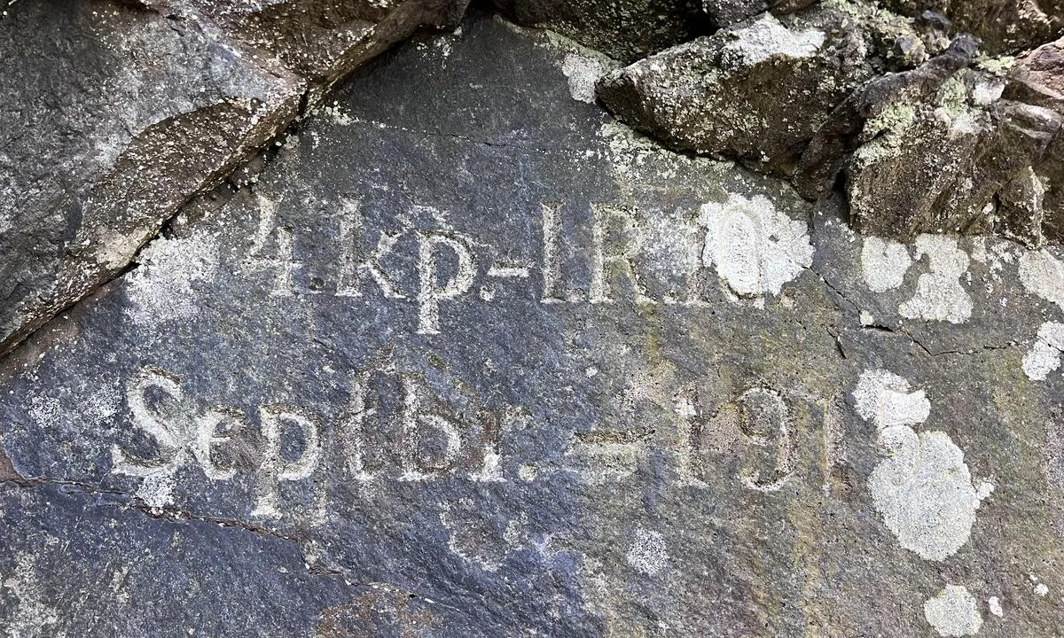 Skarvøyna - Herdla: {"base": "no", "no": "Mye av arbeidet er utf\u00f8rt rundt 1915.", "se": "Mycket av arbetet \u00e4r utf\u00f6rt runt 1915.", "en": "Much of the work was carried out around 1915.", "da": "Meget af arbejdet er udf\u00f8rt omkring 1915."}