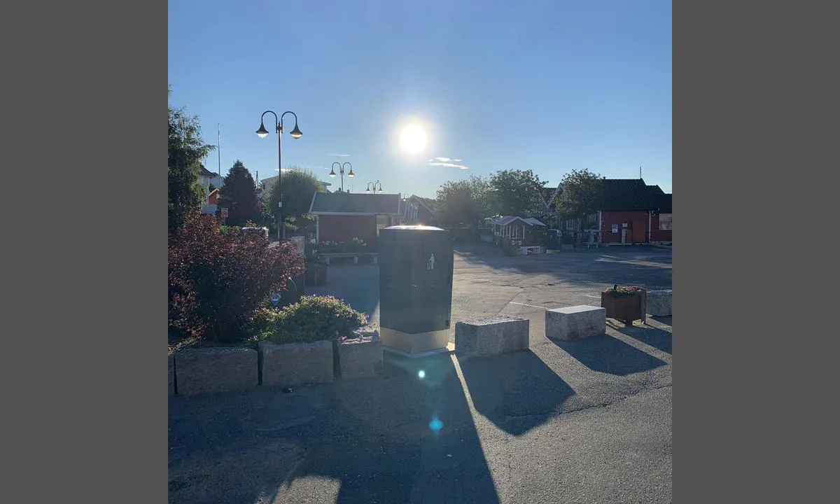 Skjærhalden Gjestehavn: {"base": "no", "no": "Skj\u00e6rhalden torg", "se": "Skj\u00e6rhalden torg", "en": "Skj\u00e6rhalden town square", "da": "Sk\u00e6rhalden torv"}