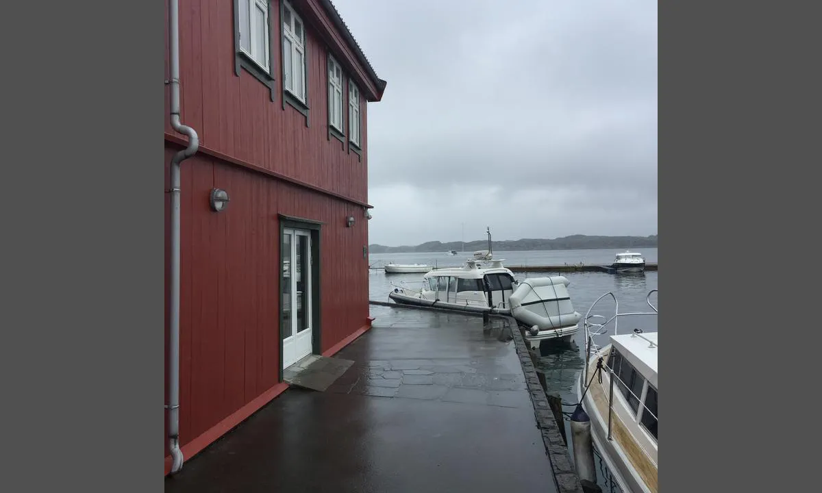 Skjerjehamn: Langs hovedkaien.